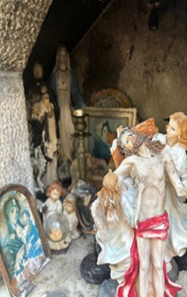 Antelias, Mezher
Coordinates: 33.91249° N, 35.58894° E